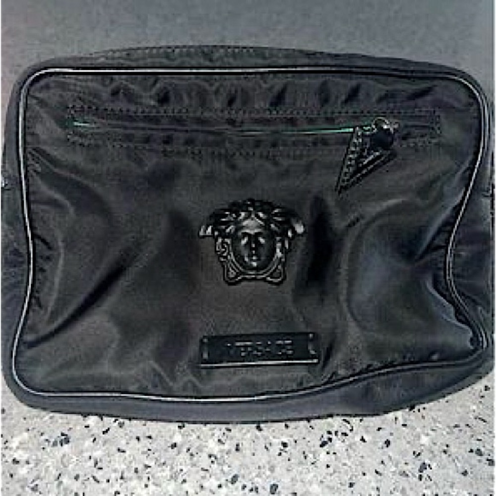 Versace
Medusa plaque belt bag